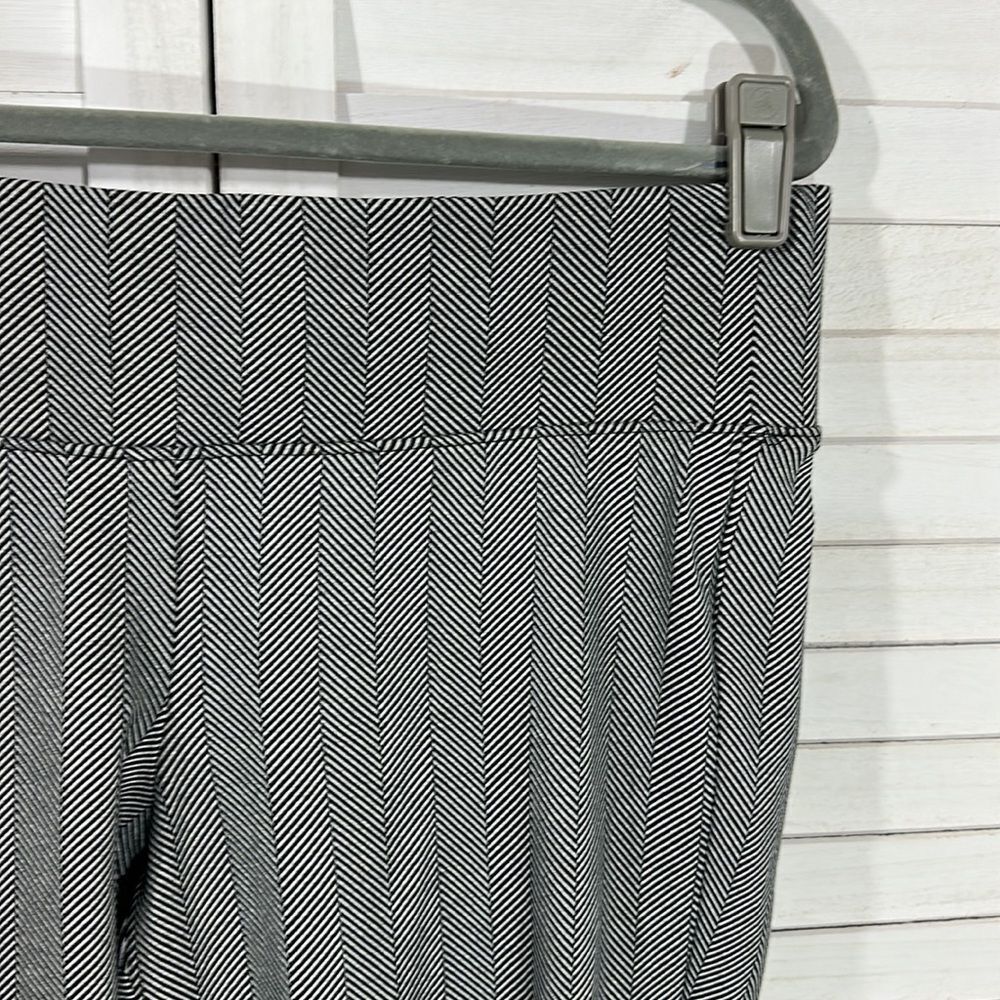 Torrid Studio Slim Fix Pixie Pants Size 0 Large  Ponte Herringbone Bone NWOT - Picture 6 of 13